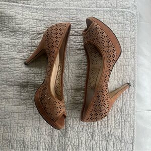 Enzo Angiolini Tan Heels with Classic Broguing